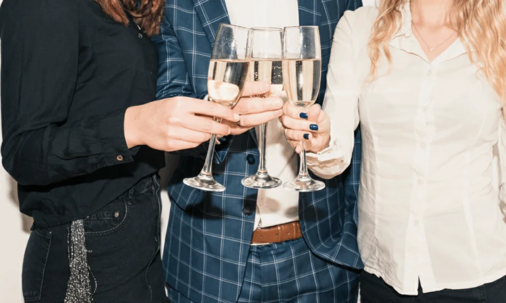 Spersonalizowane kieliszki do cava na wyjątkowy toast sylwestrowy.